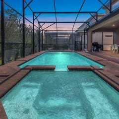 8872QL-Backup · Newly Furnished 9BR Villa with Pool/Spa