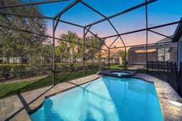 8939AD · Amazing Solara 7BR/ Pool /Spa /Free Waterpark - Image 4