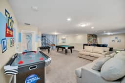 8805BC · Amazing Luxury 9Br Villa With Lake View*Pool*Spa - Image 4