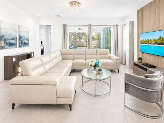 8939AD · Amazing Solara 7BR/ Pool /Spa /Free Waterpark - Image 2