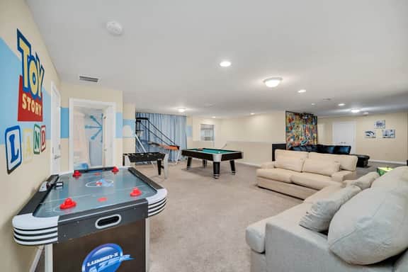 8805BC · Amazing Luxury 9Br Villa With Lake View*Pool*Spa - Image 4
