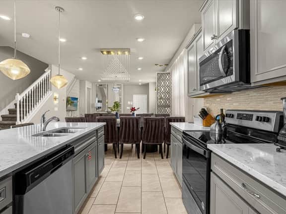 1826SD · Amazing 5BR Villa in Windsor Island Near Clubhouse - Image 3