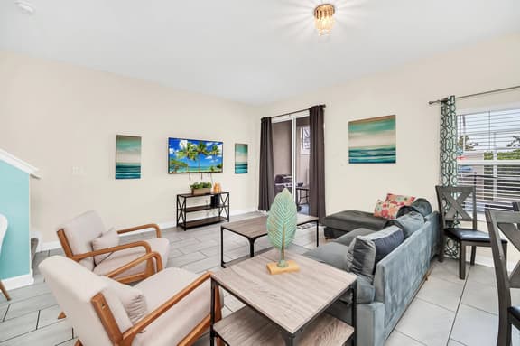 780PB · Luxury 5Bd Home W/Private Pool& * Close To Parks - Image 1